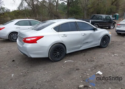 2017 Nissan Altima 2.5 S z USA, uszkodzony, nr VIN 1N4AL3AP8HN327503